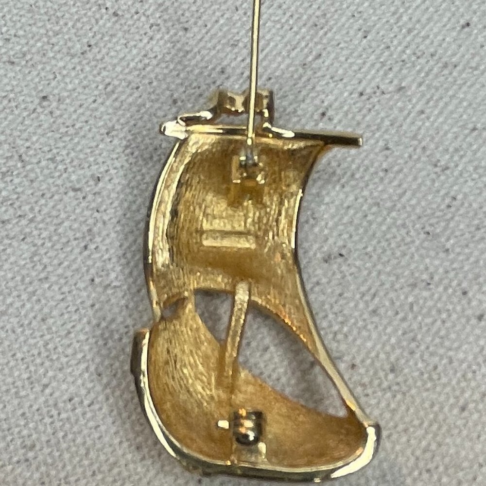 Burberry Vintage Sailing Ship Brooch Pin Pave Crystal Gold Plate 1.75" X 1" - Picture 8 of 9